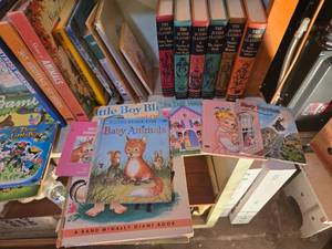 lot 139 image: Vintage Collection of Childrens Reading Books