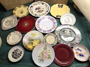 lot 140 image: Pretty Collection of Various Decorative Plates