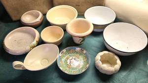 lot 143 image: An Assortment of Various Vintage Bowls