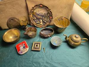 lot 218 image: Decorative Metal