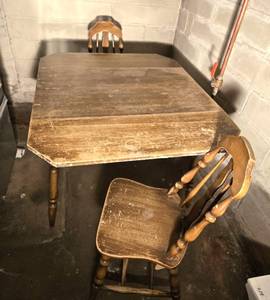 lot 222 image: Drop Leaf Table With 2 Chairs