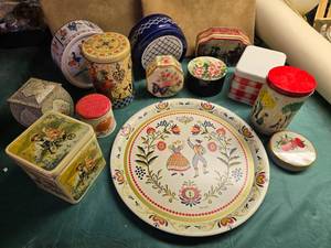 lot 90 image: Decorative Tins Including a Classic Fanny Farmer & Strawberry Shortcake