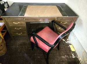 lot 75 image: Metal Office Desk & Chair