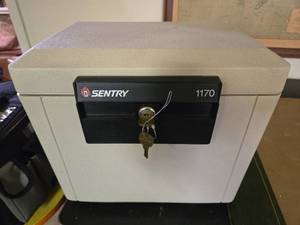 lot 72 image: Locking Sentry 1170 Fireproof Safe With Key