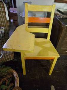lot 243 image: Return to the Classroom With This School Desk Chair