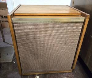 lot 245 image: Vintage Wooden Record & Tapes Storage Case
