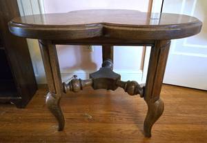lot 63 image: Clover Shaped End Table