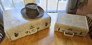 lot 49 image: Vintage Hard Case Luggage & Hat