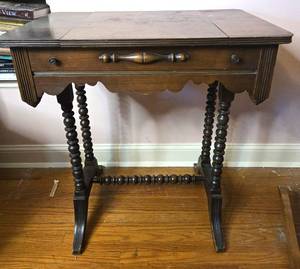 lot 259 image: Charming Make-Up Table with Fold In Mirror