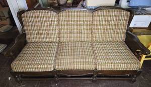 lot 283 image: Vintage Brown Plaid Couch With Cushion
