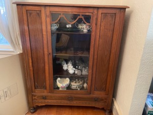 lot 95A image: Glass Front Display Cabinet with Shelves & Drawer