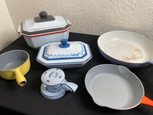 lot 303 image: Cast Iron Kalfrestrom Pot, Desco Ware from Beguim & Blue Skilletware from Holland