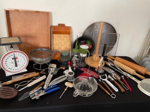 lot 301 image: Kitchen Essentials