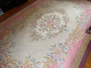 lot 20 image: Vintage Yarn Hooked Rug with Beautiful Design