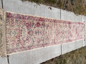 lot 317 image: Hallway Runner