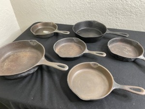 lot 306 image: Cast Iron Cooking Pans