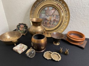 lot 307 image: Metal & Wood Decorations