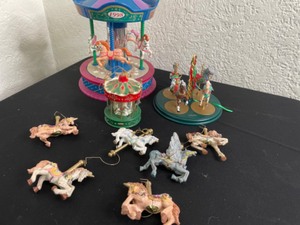lot 156 image: Hallmark Collection of Carousel Decorations & Music Box from 1989 and 1998