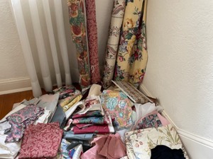 lot 324 image: Upholstery Fabric & Cintz On Rolls Plus a Huge Variety of Other Fabric Pieces