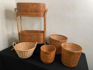 lot 332 image: Wicker Lot with an Attractive Shelf Unit & Baskets