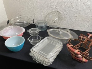 lot 347 image: Pyrex Cooking Set with Extra Lids