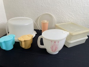 lot 338 image: Tupperware--Cake Taker, Measuring Cup & Others