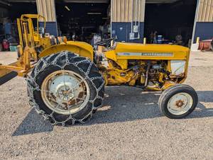 lot 3 image: 1973 IH 354 Diesel Utility Tractor
