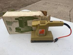 lot 15 image: Antique Black & Decker Finishing Sander