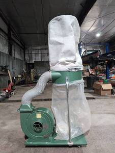 lot 16 image: Grizzly dust collector