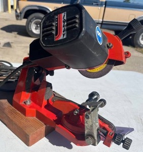 lot 20 image: Mini Jolly Chain Sharpener