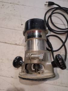lot 52 image: Porter-Cable Delta heavy duty router