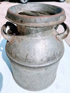lot 3 image: Cream can