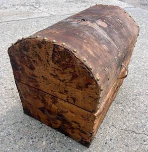 lot 28 image: Wooden antique chest