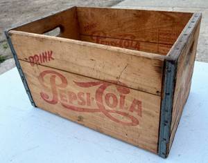 lot 47 image: Pepsi-Cola Wooden Crate