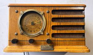 lot 52 image: Thomas collectors, edition, radio