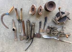 lot 85 image: Collection of Various Antique hardware