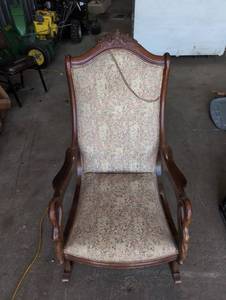 lot 61 image: Antique Rocking Chair