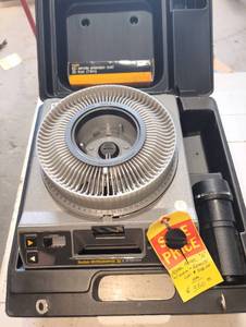 lot 75 image: Kodak EKTAGRAPHIC IIIA Projector
