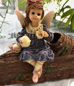 lot 92 image: Boyds bears folkstone resin