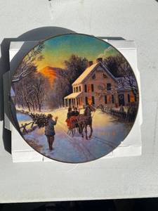 lot 111 image: Assorted Decorative Avon Collectible Plates