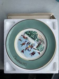 lot 112 image: Assorted Decorative Avon Collectible Plates
