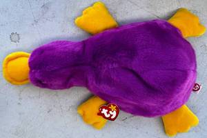 lot 105 image: Beanie Buddies