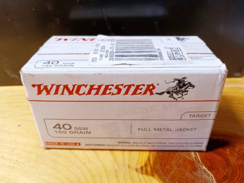 lot 43 image: Box of 100 Cartridges .40 S&W Winchester 180gr FMJ