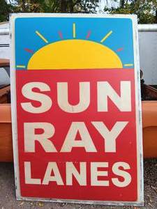 lot 67 image: 60x90 Sun Ray Lanes Sign