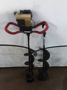 lot 2 image: Strikemaster TC300 Ice Auger with 8 & 10 Attachments (Tested Works)