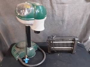 lot 91 image: Mosquito magnet and bug zapper