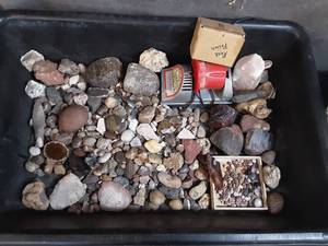 lot 94 image: Rock polisher, agates, rocks, arrowhead more