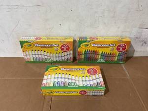 lot 220 image: LOT OF 3 Crayola Markers and Crayons