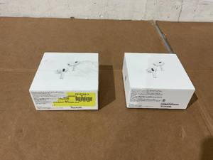 lot 13 image: LOT OF 2 AirPods Pro (2nd Generation)