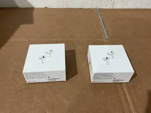 lot 18 image: LOT OF 2 AirPods Pro (2nd Generation)